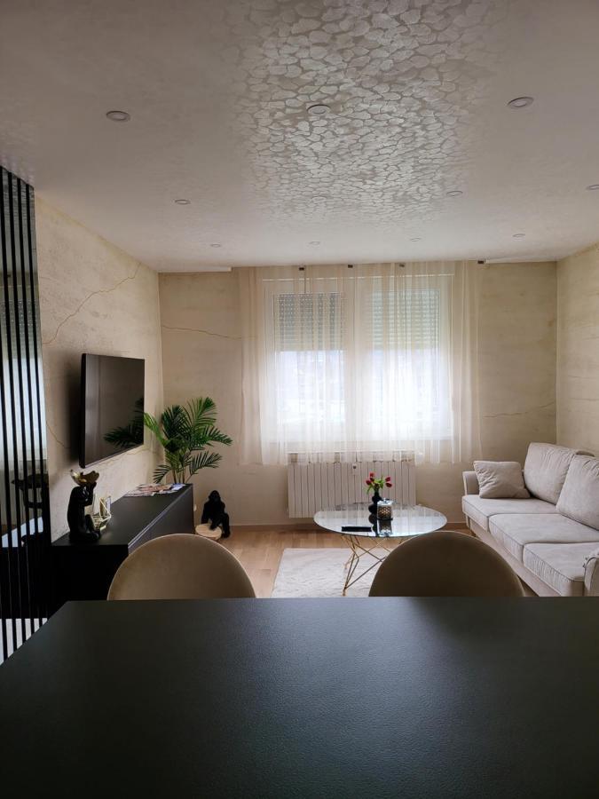Apartamento Apartman Stari Toranj II Vukovar Exterior foto