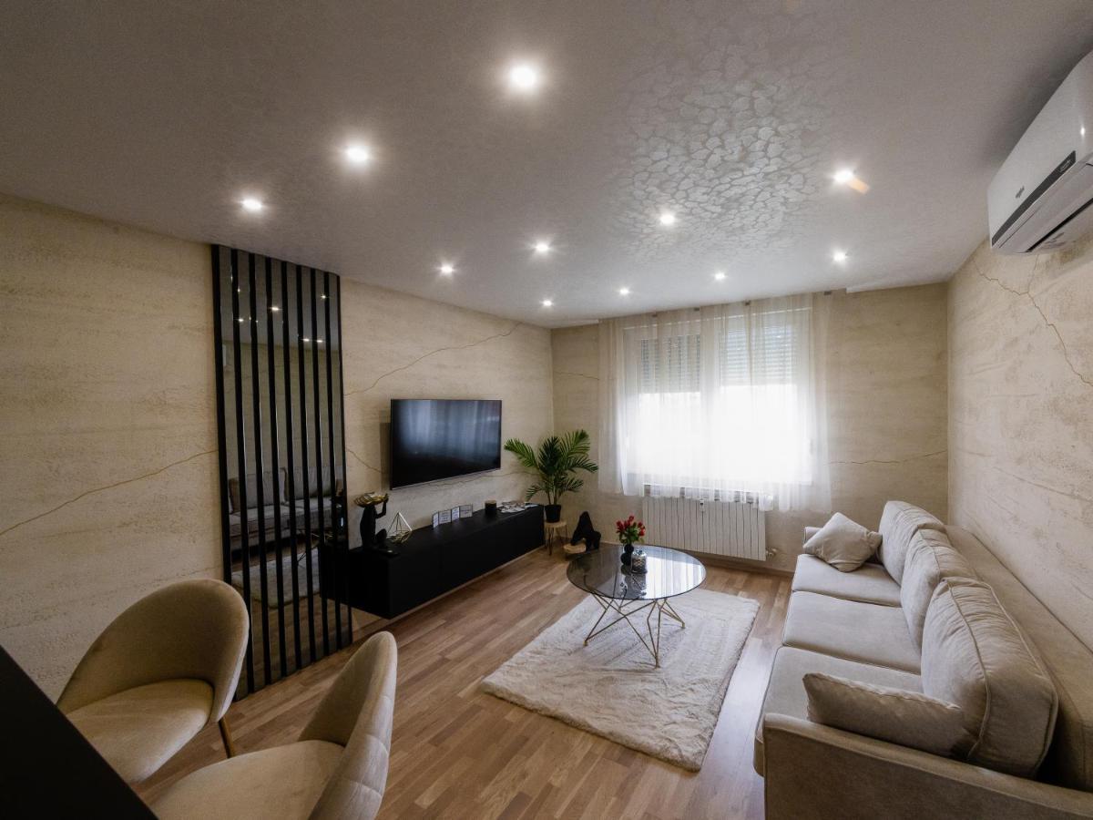 Apartamento Apartman Stari Toranj II Vukovar Exterior foto