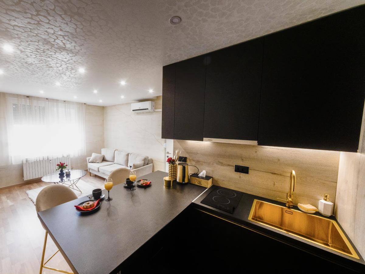 Apartamento Apartman Stari Toranj II Vukovar Exterior foto